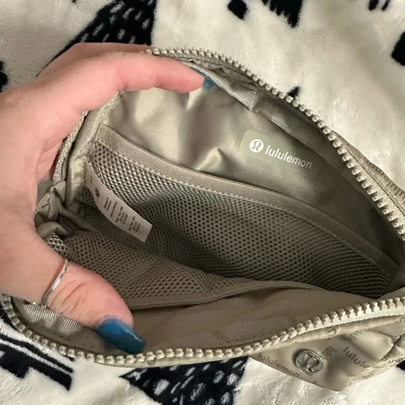Lululemon belt bag - Picture 3 of 3